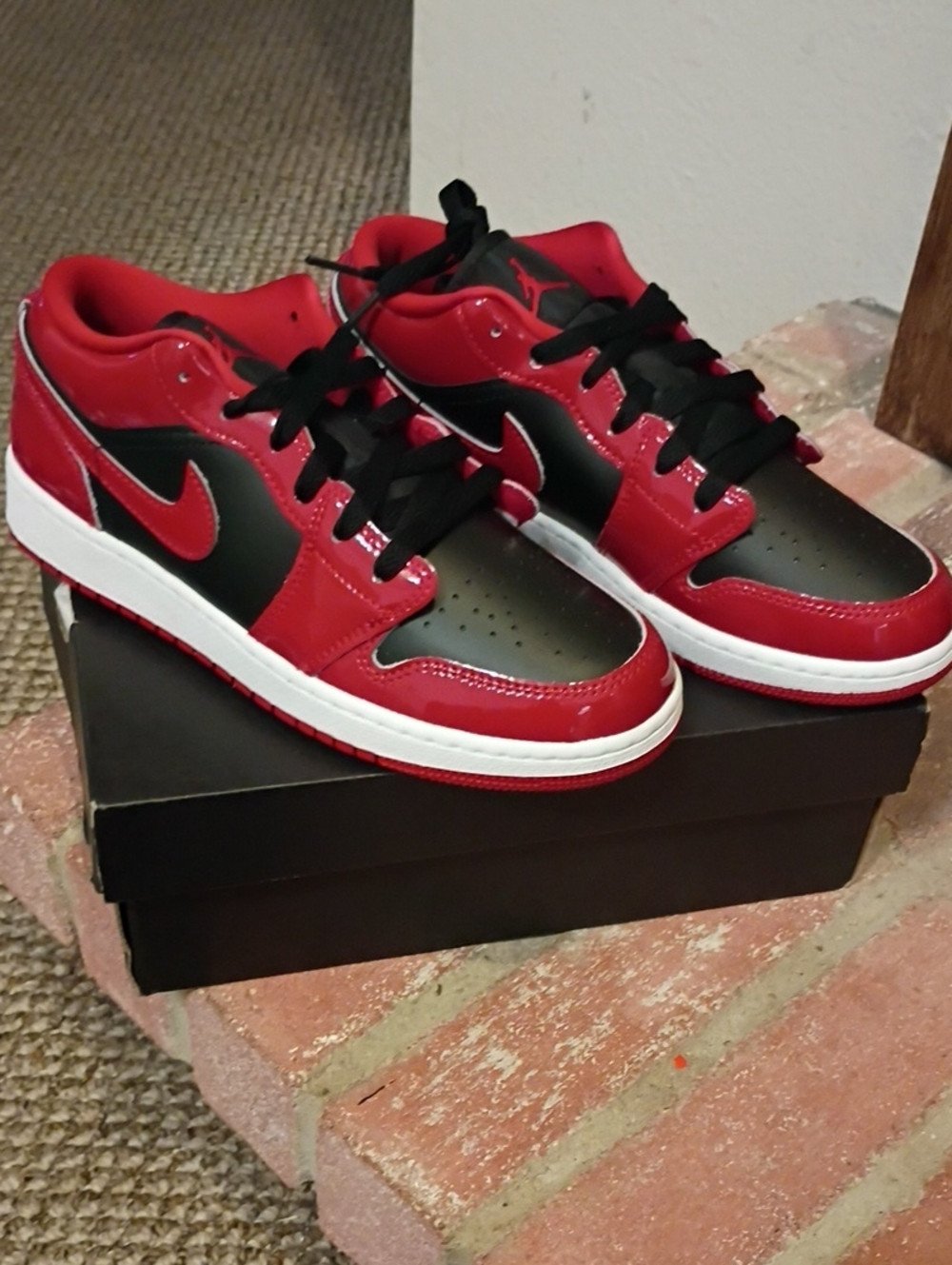Nike Men’s Low-Top Sneakers in Red and Black